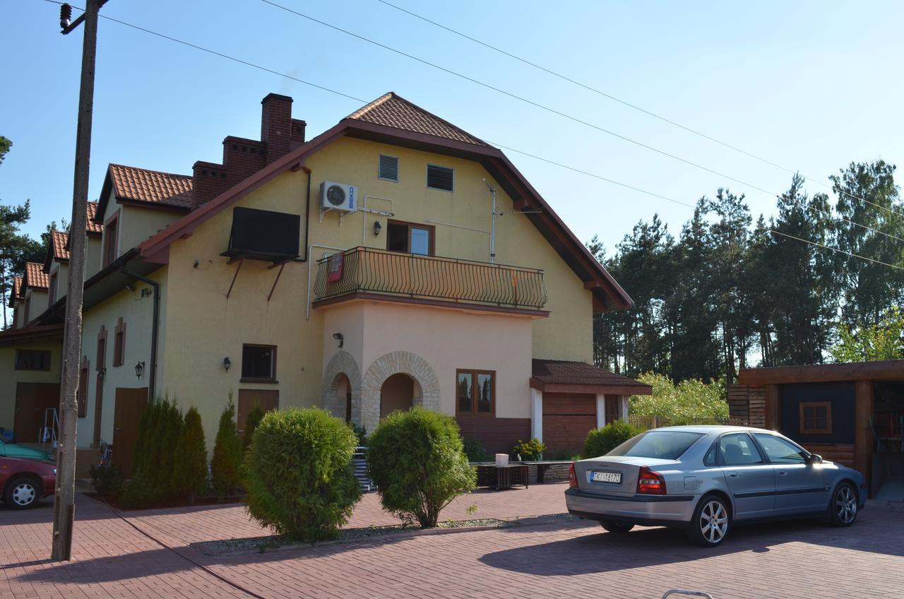 Sosnowy Dworek Apartamento Borków Exterior foto